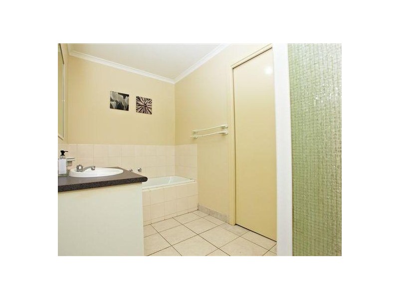 24 Lan Avenue, Altona Meadows VIC 3028