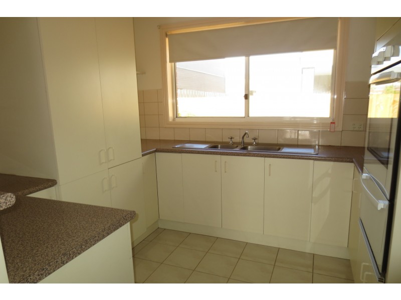 2B Upton Street, Altona VIC 3018