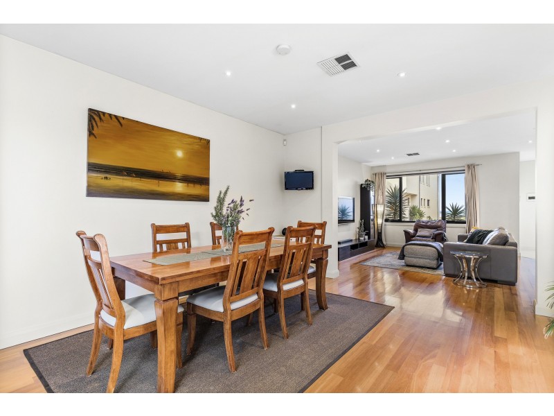 3/235 Esplanade, Altona VIC 3018