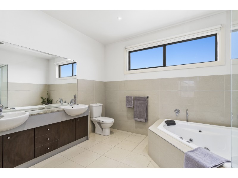 3/235 Esplanade, Altona VIC 3018