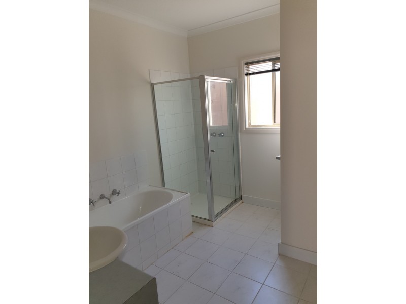 4/8 Grieve Parade, Altona VIC 3018
