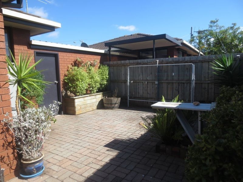 2/114 Blyth Street, Altona VIC 3018