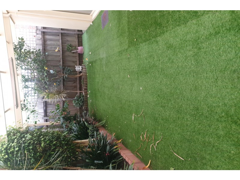 4/8 Grieve Parade, Altona VIC 3018