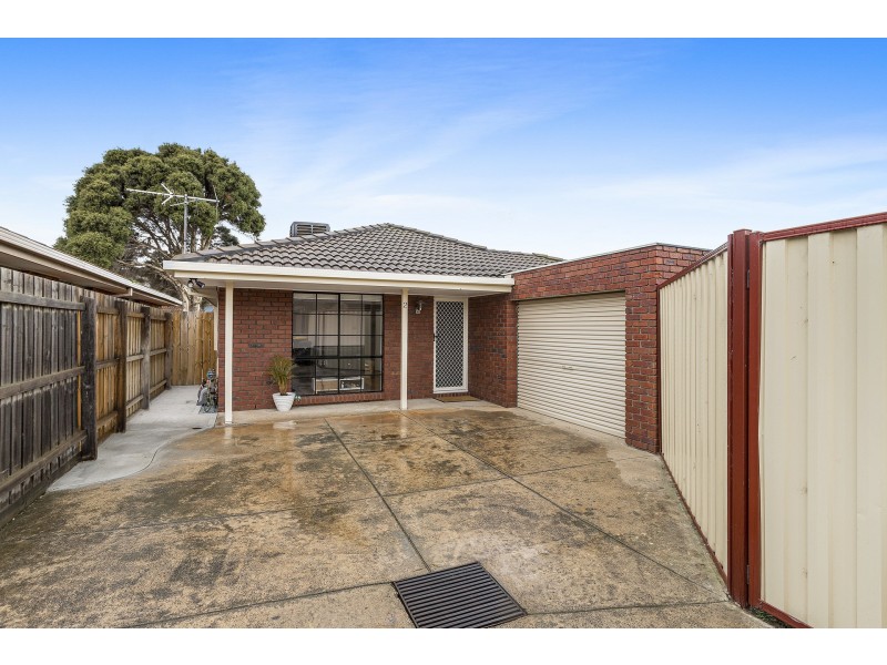 2/11 Thompson Court, Altona Meadows VIC 3028