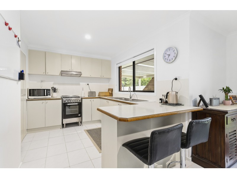 2/11 Thompson Court, Altona Meadows VIC 3028