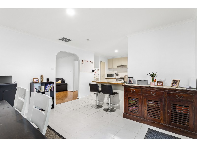 2/11 Thompson Court, Altona Meadows VIC 3028