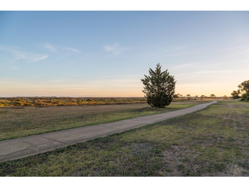 2/11 Thompson Court, Altona Meadows VIC 3028