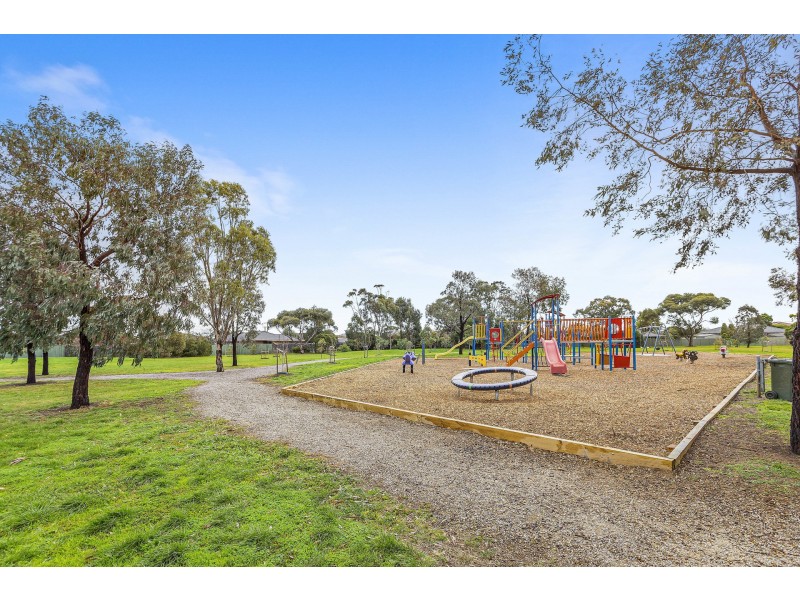 2/11 Thompson Court, Altona Meadows VIC 3028