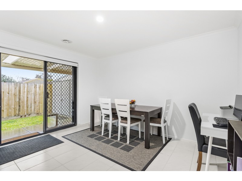 2/11 Thompson Court, Altona Meadows VIC 3028