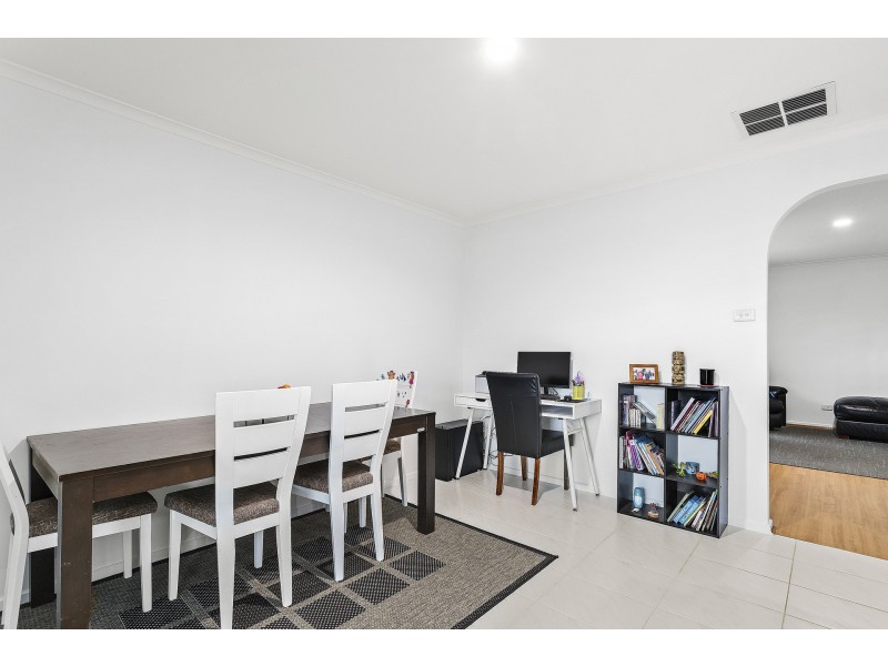2/11 Thompson Court, Altona Meadows VIC 3028