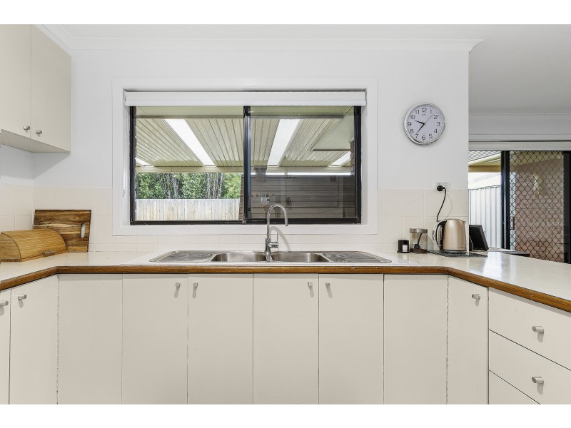 2/11 Thompson Court, Altona Meadows VIC 3028