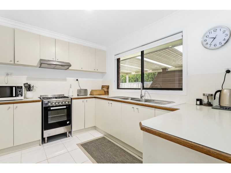 2/11 Thompson Court, Altona Meadows VIC 3028