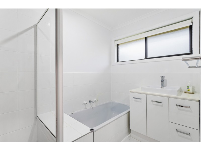 2/11 Thompson Court, Altona Meadows VIC 3028