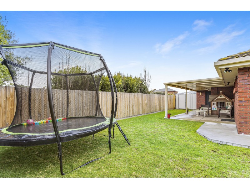 2/11 Thompson Court, Altona Meadows VIC 3028