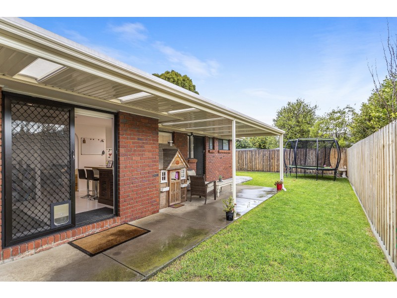 2/11 Thompson Court, Altona Meadows VIC 3028
