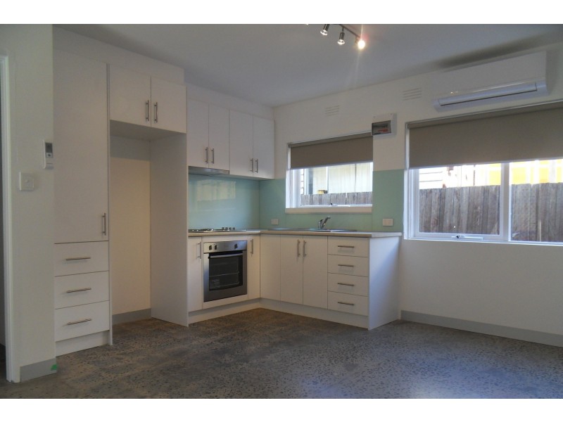 2/16 Warleigh Road, West Footscray VIC 3012