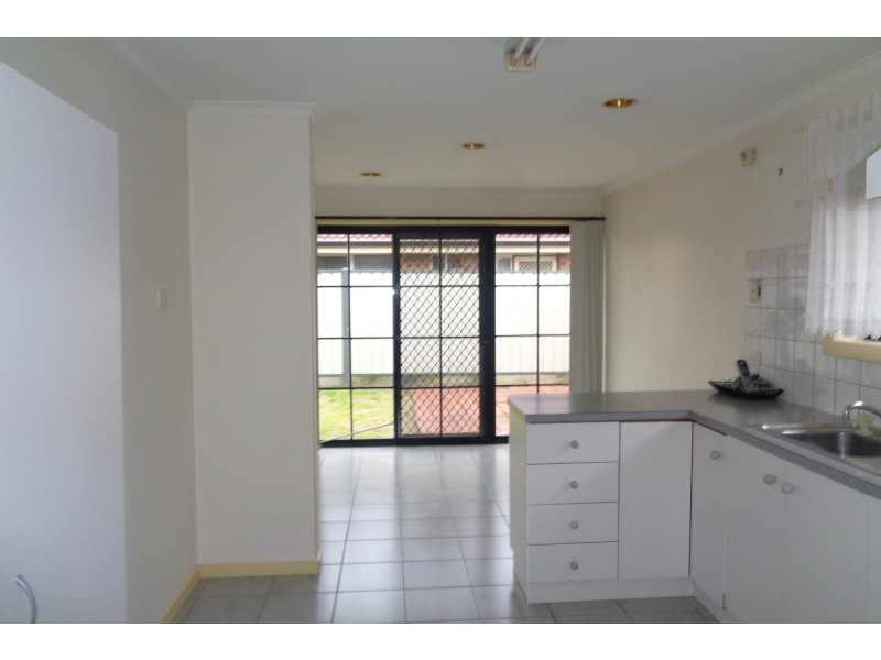 1/24 Newham Way, Altona Meadows VIC 3028