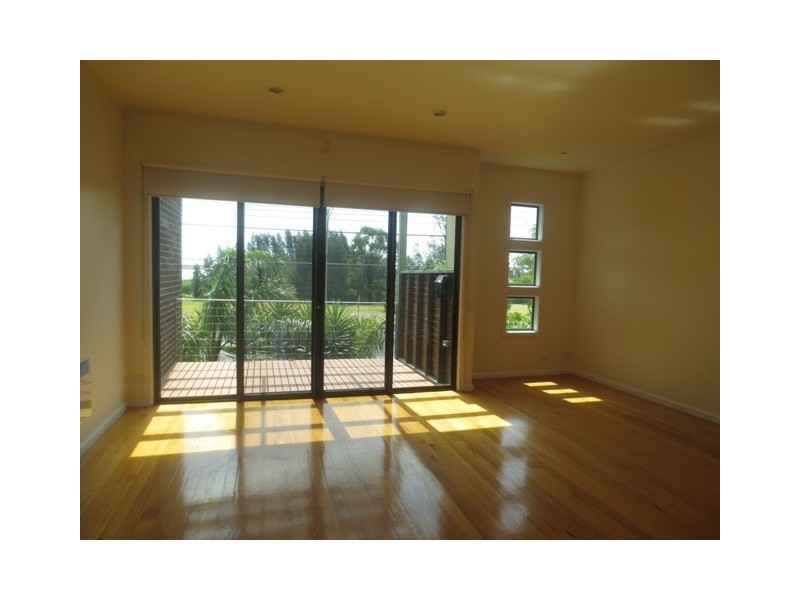 2/1-3 Noordenne Avenue, Seaholme VIC 3018