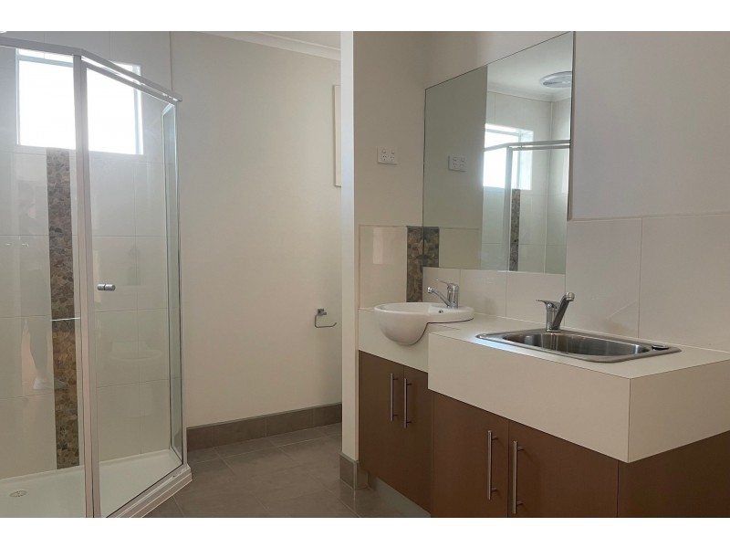 8/9 Romawi Street, Altona VIC 3018