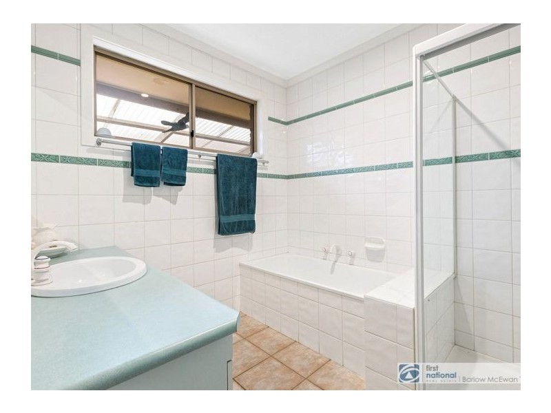 6 Davis Court, Altona Meadows VIC 3028