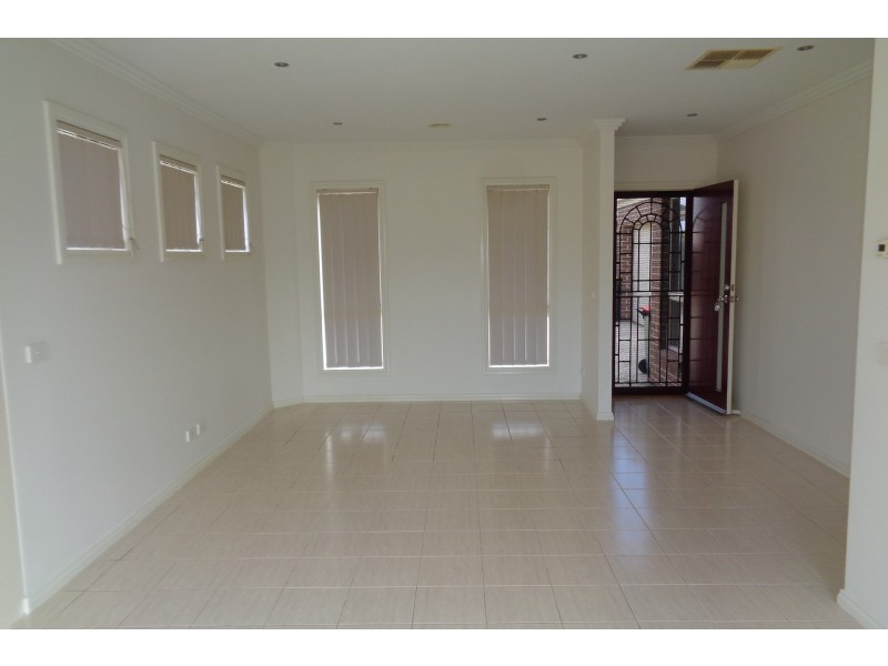 2/43 Myers Parade, Altona Meadows VIC 3028