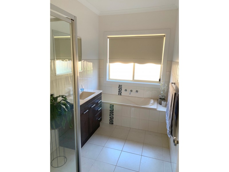 1/1 First Avenue, Altona North VIC 3025