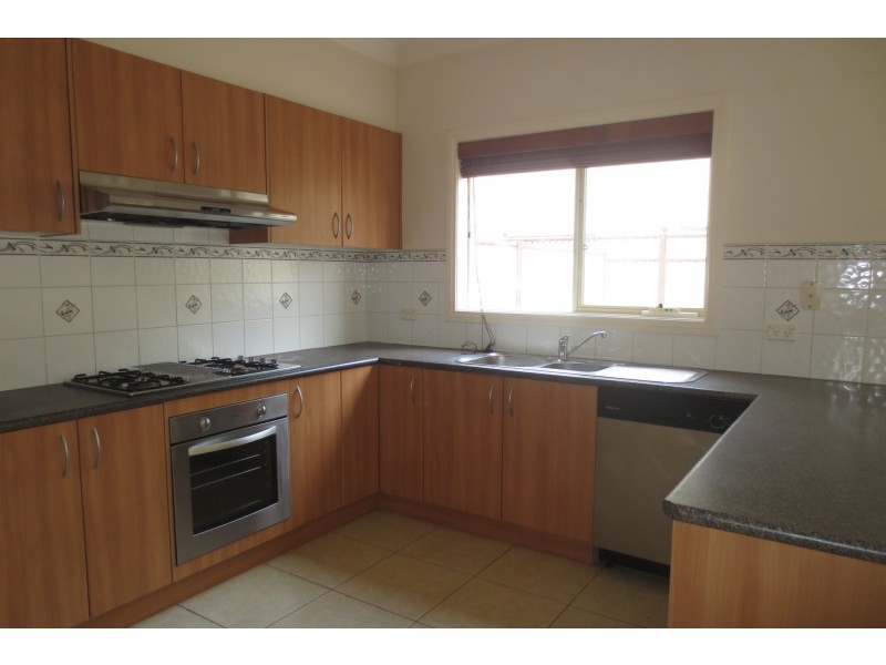 2/42 Blyth Street, Altona VIC 3018