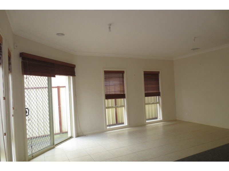 2/42 Blyth Street, Altona VIC 3018