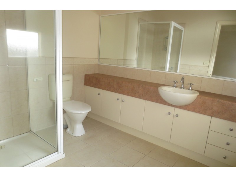 2/42 Blyth Street, Altona VIC 3018