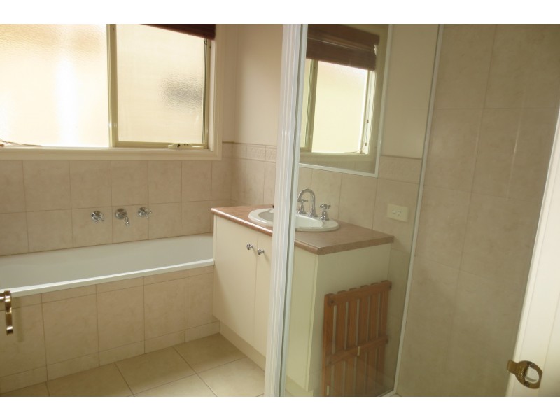 2/42 Blyth Street, Altona VIC 3018