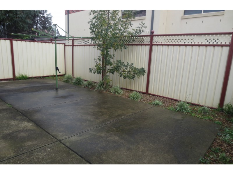 2/42 Blyth Street, Altona VIC 3018