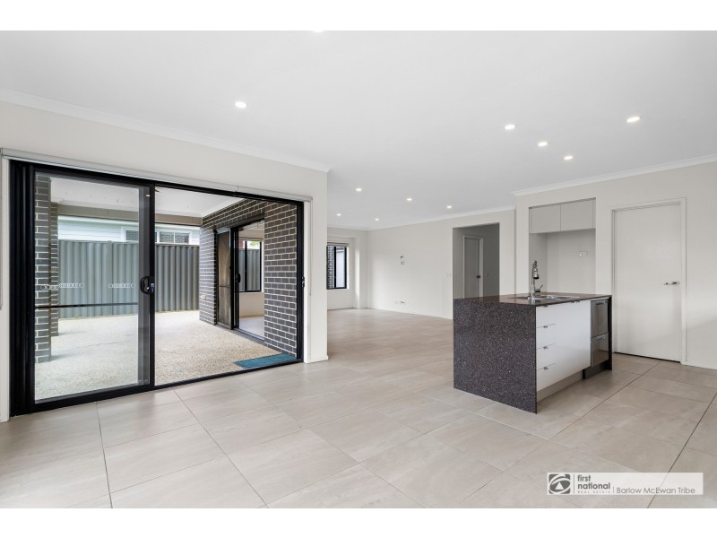 16 Seagull Avenue, Altona VIC 3018