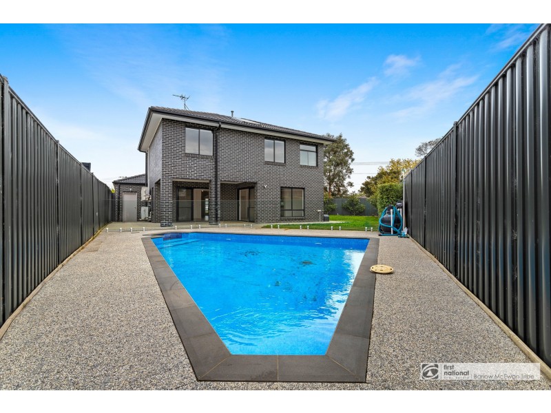 16 Seagull Avenue, Altona VIC 3018