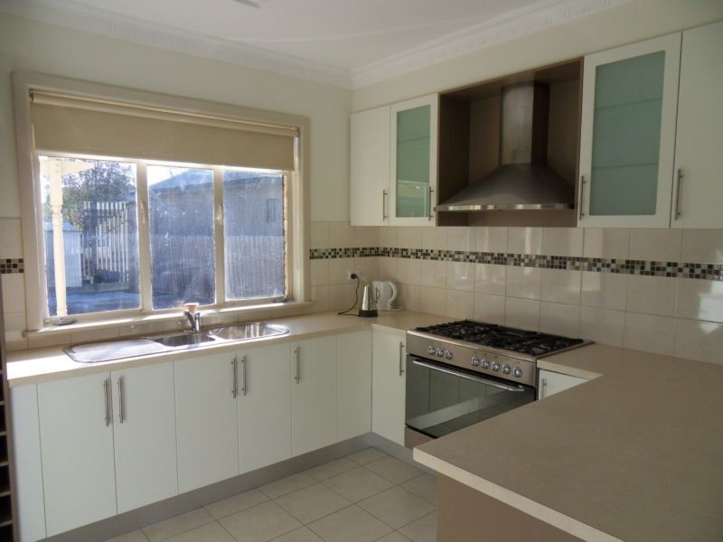 16 Viola Avenue, Brooklyn VIC 3012