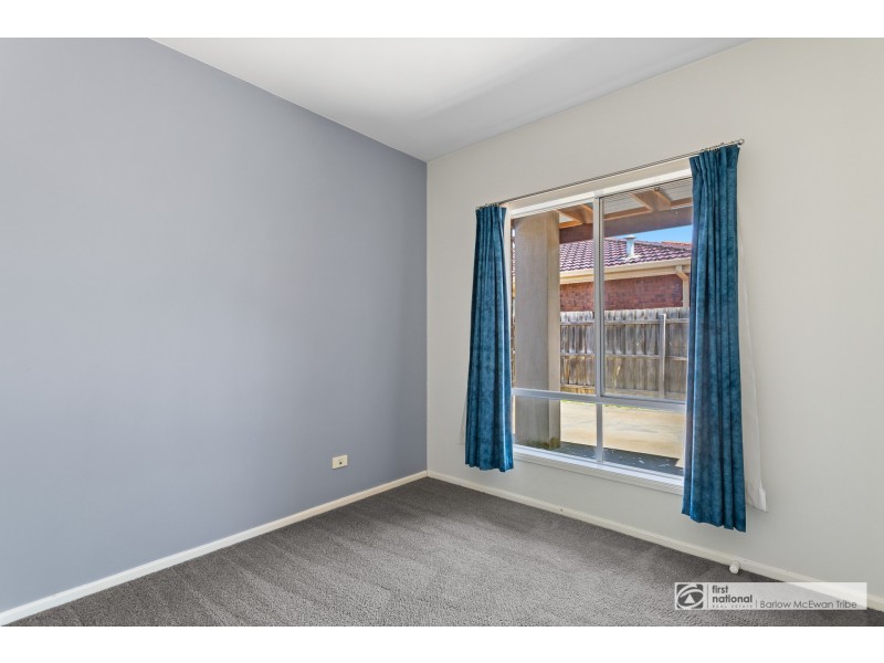 2/21 Spicer Boulevard, Altona Meadows VIC 3028
