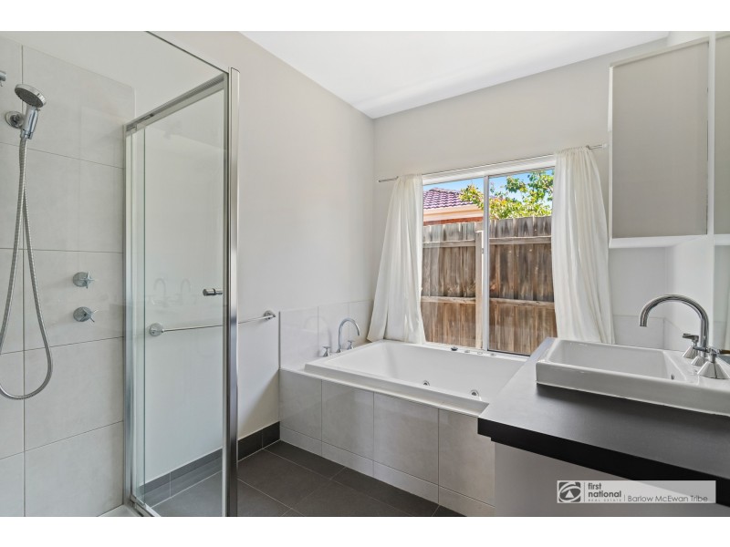 2/21 Spicer Boulevard, Altona Meadows VIC 3028