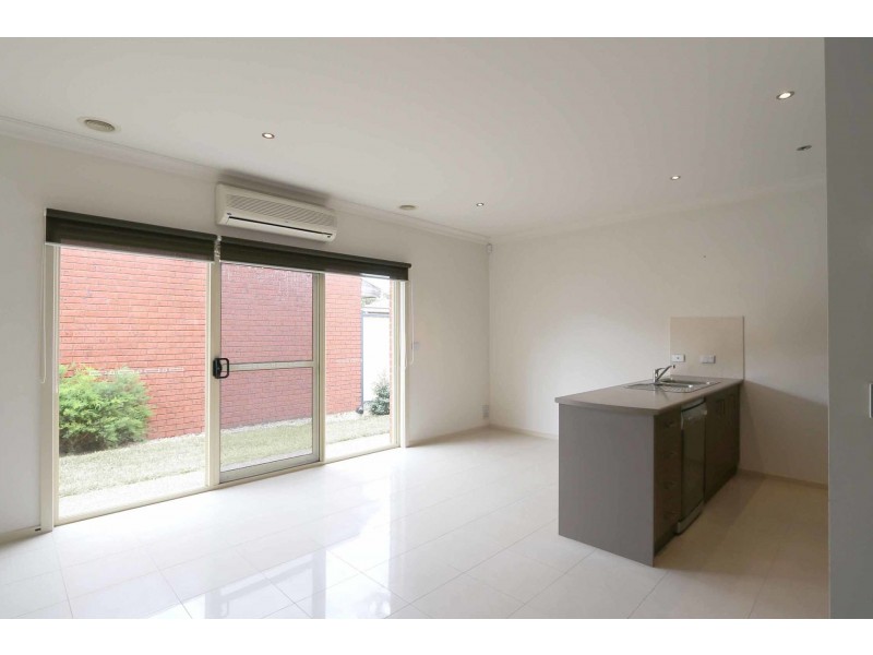 1 Merlow Street, Altona VIC 3018