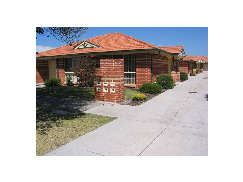 2/59 Davies Street, Altona VIC 3018
