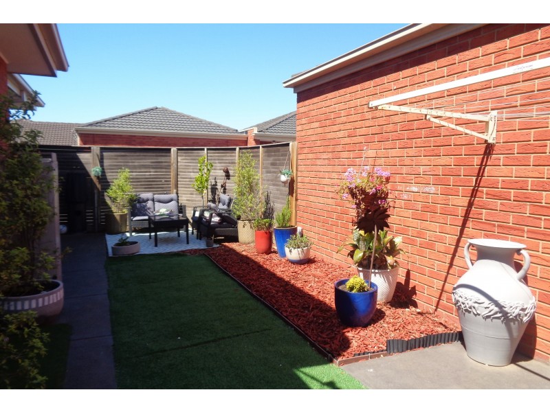 2/9-10 Birkett Court, Altona Meadows VIC 3028