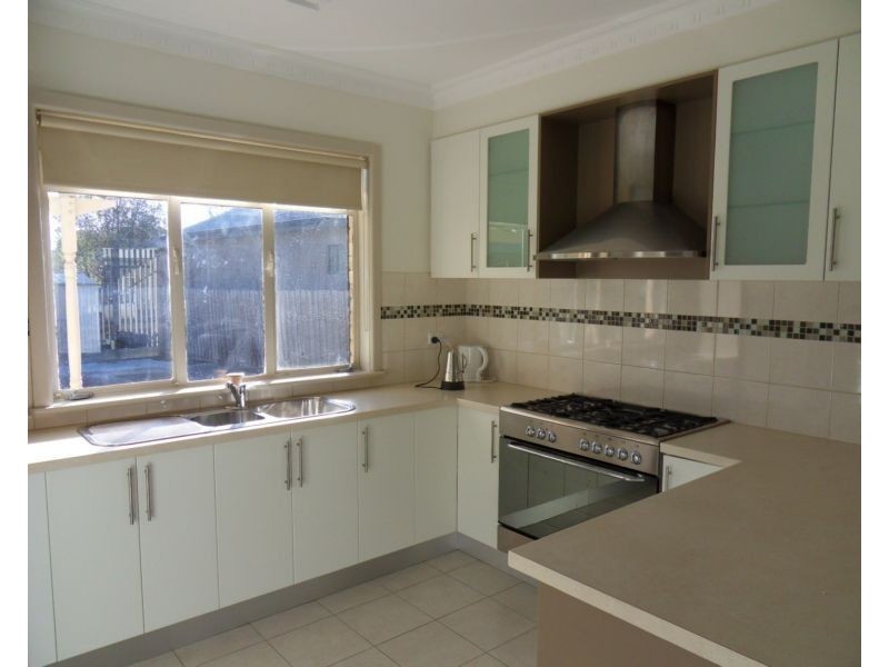 16 Viola Avenue, Brooklyn VIC 3012