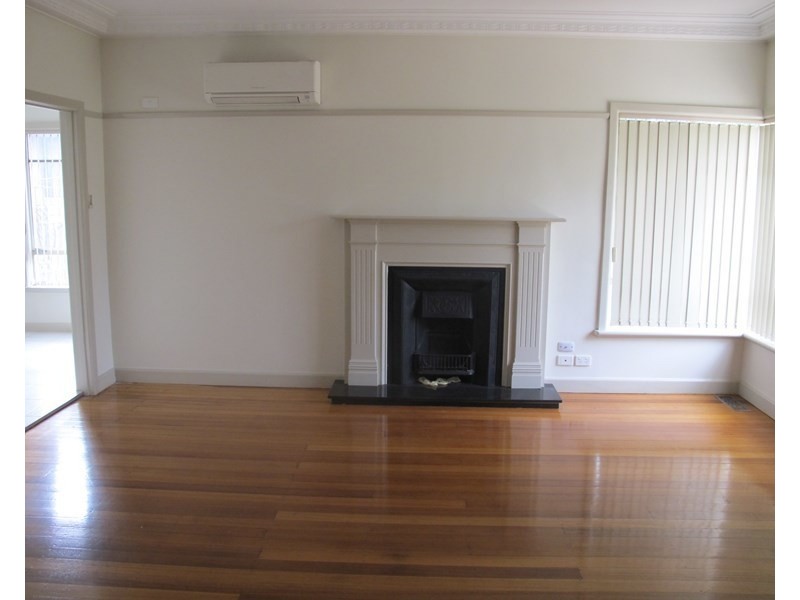 16 Viola Avenue, Brooklyn VIC 3012