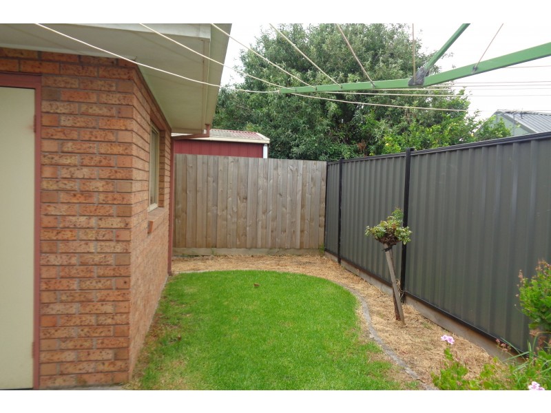 2/2 Waratah Street, Seaholme VIC 3018