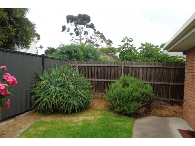 2/2 Waratah Street, Seaholme VIC 3018