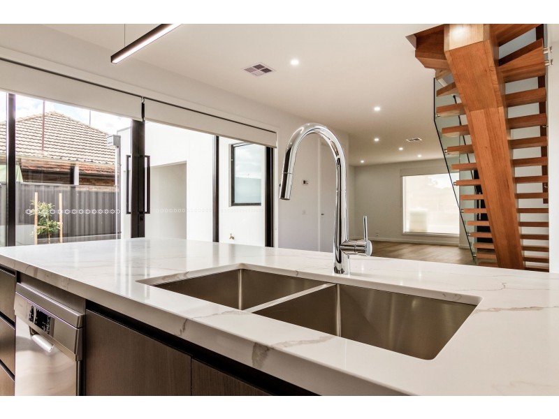 1/60 Eames Avenue, Brooklyn VIC 3012