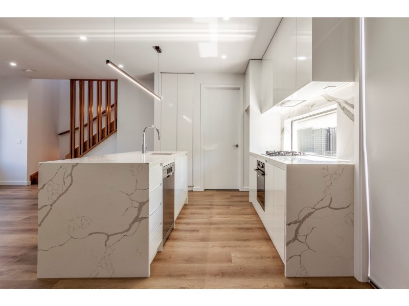 2/60 Eames Avenue, Brooklyn VIC 3012