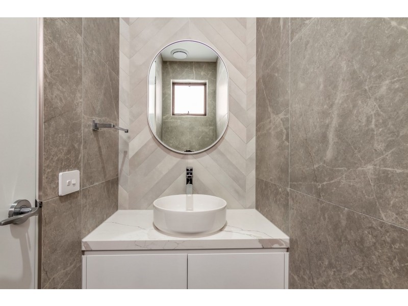 2/60 Eames Avenue, Brooklyn VIC 3012