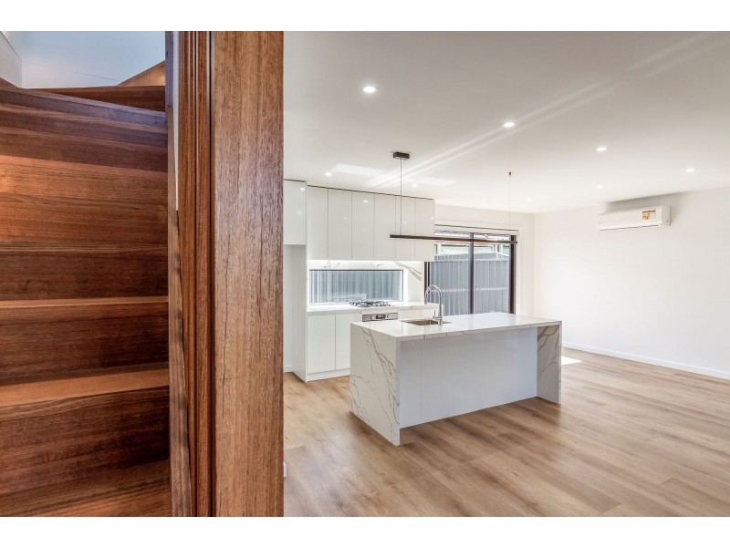 2/60 Eames Avenue, Brooklyn VIC 3012