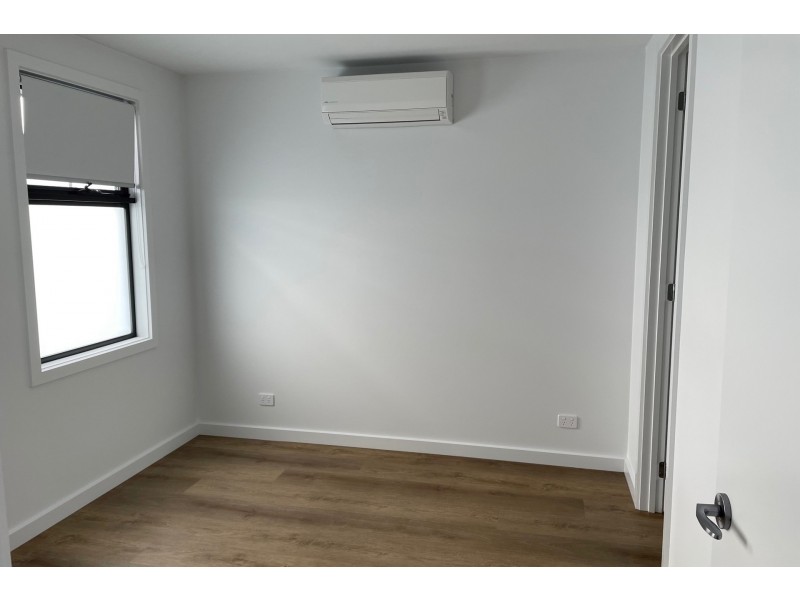 2/60 Eames Avenue, Brooklyn VIC 3012