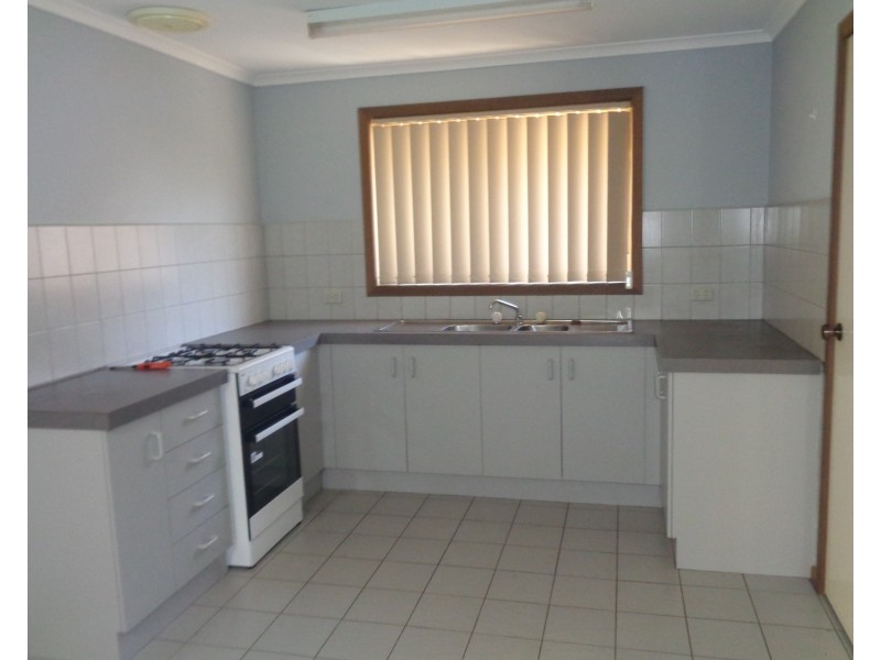 2/11 Langhorne Street, Altona Meadows VIC 3028