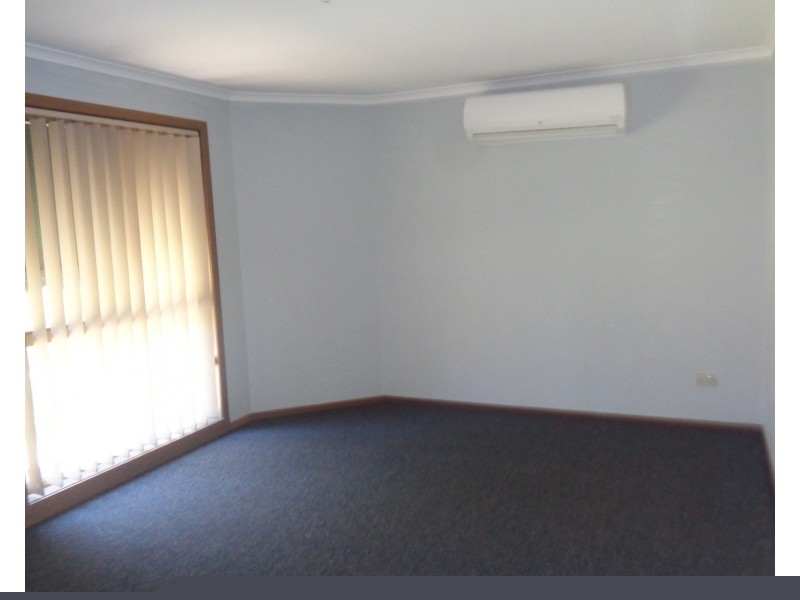 2/11 Langhorne Street, Altona Meadows VIC 3028